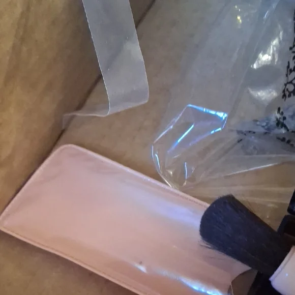 Pink Travel Makeup Brush with Brown Compact Case - Picture 3 of 8